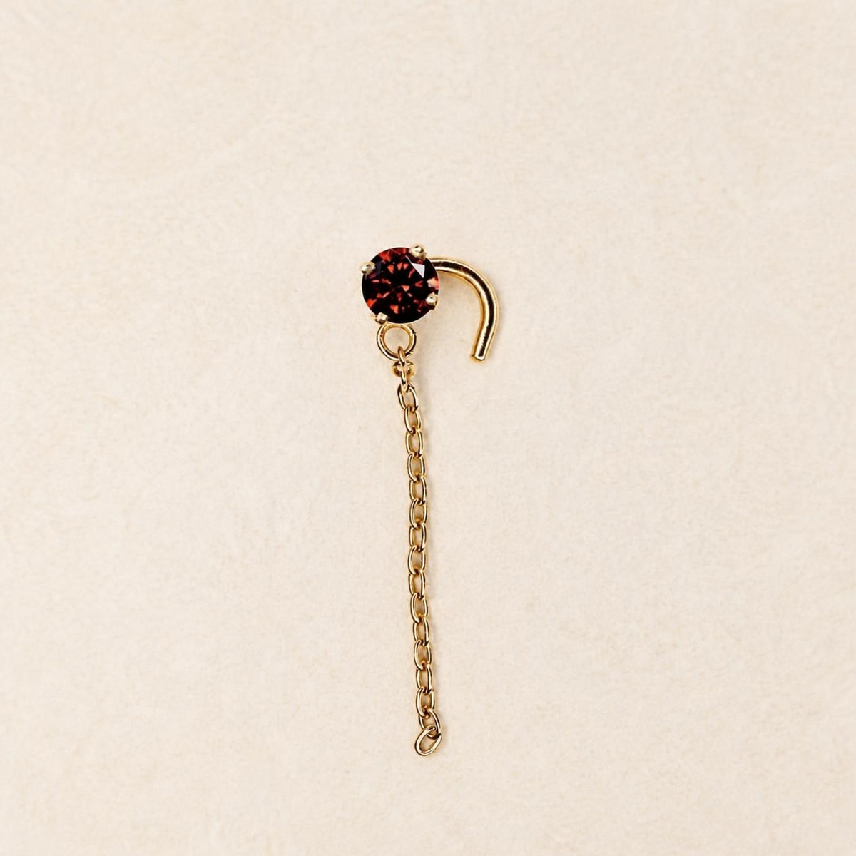 Boucle d'oreille Eléa en vermeil, oxyde de zirconium grenat 4 mm et chaîne pendante 2,5 cm