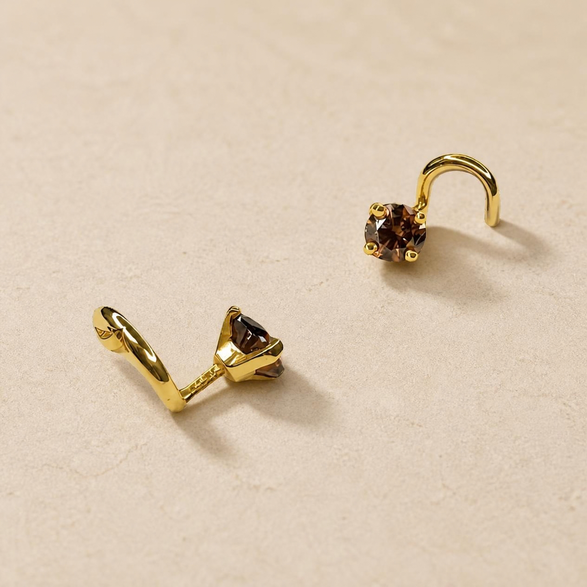 Paire de boucles d'oreilles Zéa en vermeil, oxyde de zirconium brun 4 mm