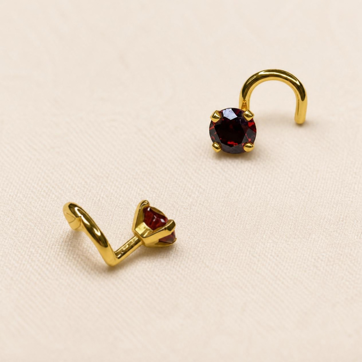 Paire de boucles d'oreilles Zéa en vermeil, oxyde de zirconium grenat 4 mm