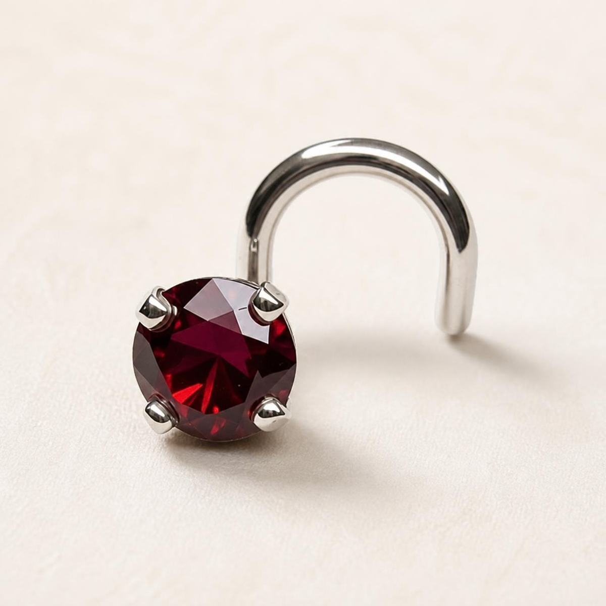 Boucle d'oreille Zéa en argent 925 rhodié, oxyde de zirconium grenat 4 mm